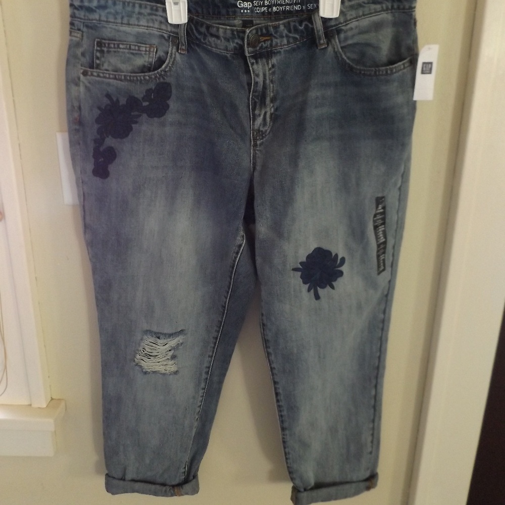 NWT GAP Boyfriend Fit Cropped jeans w size 18/34R